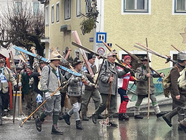 Abmarsch zum Berg | Foto: ©nostalski