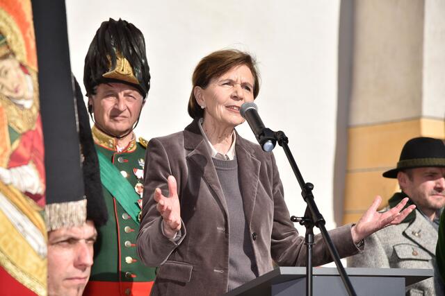 Landtagspräsidentin Brigitta Pallauf bei ihrer Ansprache  | Foto: Land Salzburg / Franz Neumayr