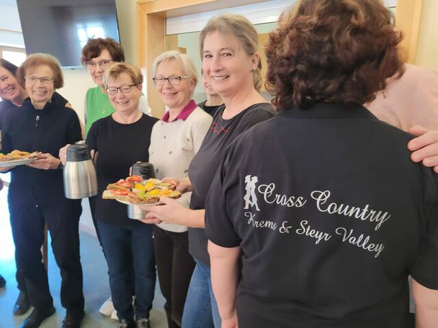 Die Cross-Country Line Dancer luden zum Sonntagsfrühstück in Waldneukirchen ein.