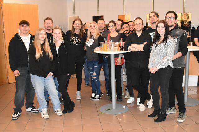 Ein großer Fanclub steht mittlerweile hinter der Wiener Neustädter Band Maschin. | Foto: Cherelle Marek