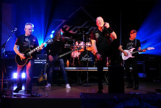Der Hauptact des Felixdorfer Heavy Rock-Abends, Zodiak, feierten an dem Abend ihr Bühnenjubliäum. | Foto: Cherelle Marek