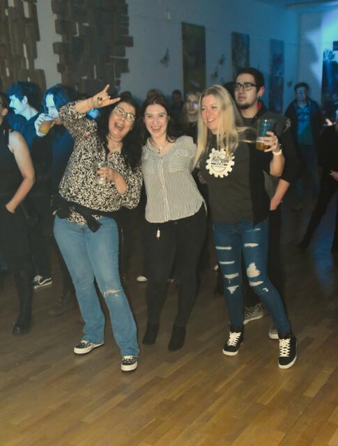 Freunde und Familie von der Band Maschin sind bei den Konzerten immer mit dabei. | Foto: Cherelle Marek