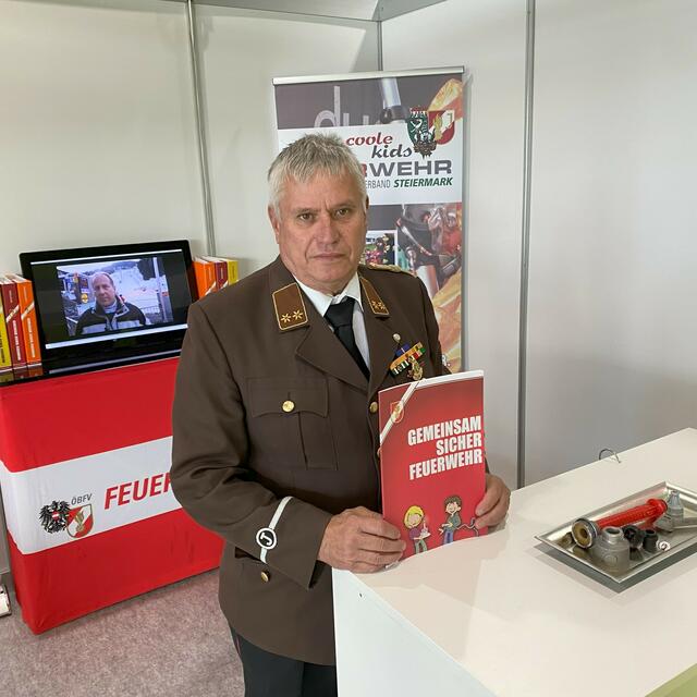 OBI d.F. Werner Pichler aus dem Bereichsfeuerwehrverband Radkersburg unterstützt mit seiner Erfahrung im Bildungsbereich Gemeinsam:Sicher:Feuerwehr. | Foto: GSF