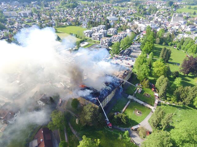 Schloss Ebenzweier stand am 19. Mai 2016 in Vollbrand. | Foto: Privat