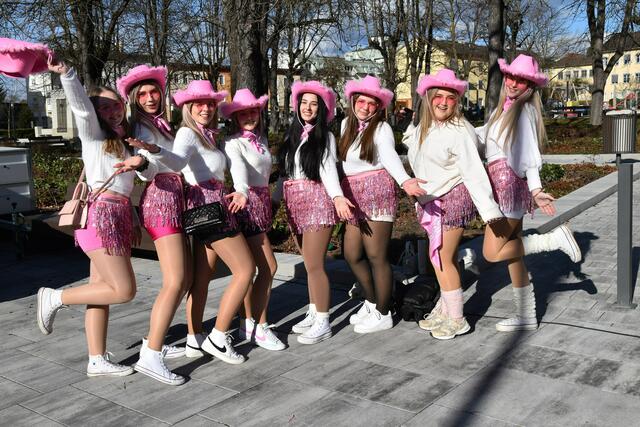 Die Cowgirls machten Stimmung - auch im Stadtgarten. | Foto: Michael Strini