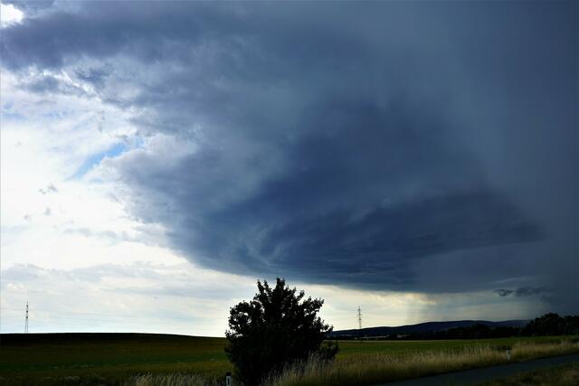 Starke Bewölkung und Regen gibt es am Montag im Burgenland. | Foto: Oliver Oszwald