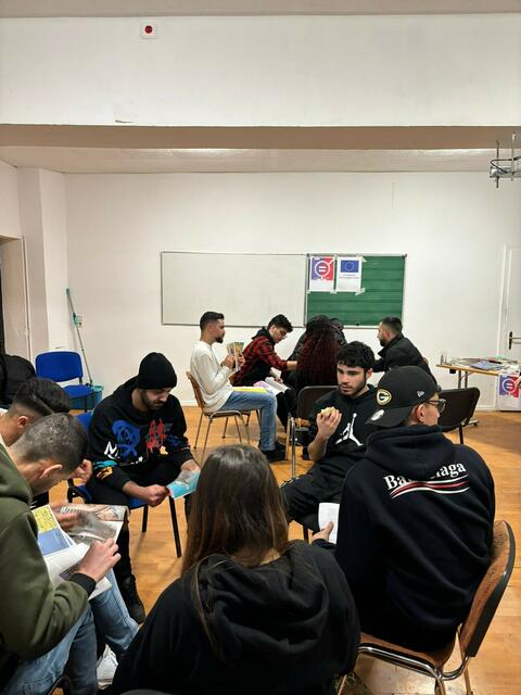 Die Altersgruppe der Teilnehmerinnen und Teilnehmer liegt bei etwa 15 bis 30 Jahren.  | Foto: Melike Tohumcu