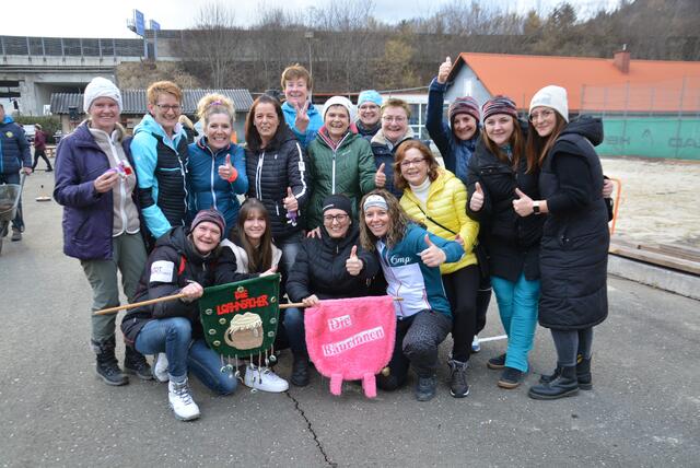 Ein Finale auf Augenhöhe- Die "Bäuerinnen" und die "Loahnsacher" | Foto: Peter Taurer