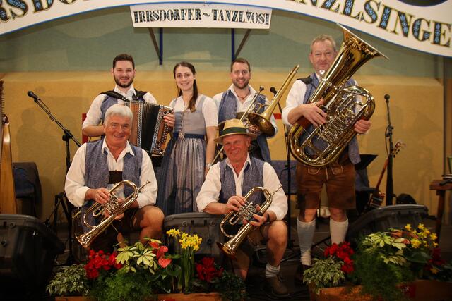 Die Irrsdorfer Tanzlmusi lud zum 21. Gstanzlsingen.