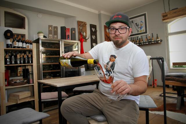 Weinexperte und WeinWiesn-Veranstalter Walter Türk will die Kärntner für österreichischen Wein begeistern. | Foto: MeinBezirk.at
