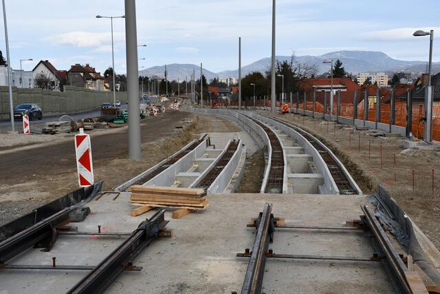 Ende des Jahres ist die Straßenbahn hier auf zwei Gleisen unterwegs. | Foto: Holding Graz/Watzinger