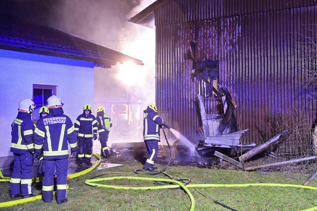 Zur Brandbekämpfung waren sieben Feuerwehren mit circa 70 Feuerwehrleuten im Einsatz. | Foto: Manfred Fesl