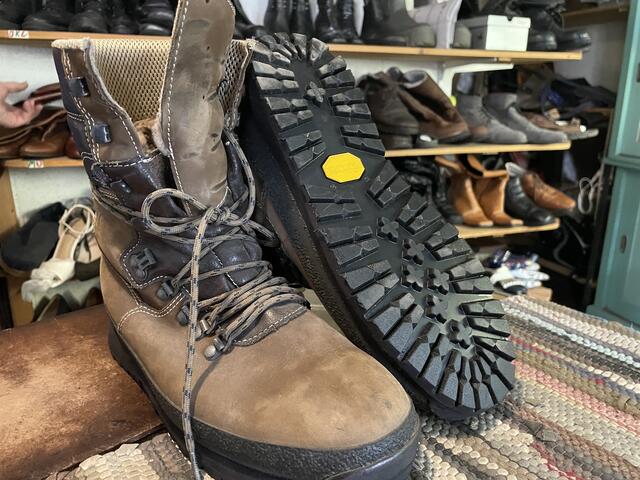Besitzer gesucht: Wem gehören diese hochwertigen Wanderschuhe? | Foto: Waltraud Fischer