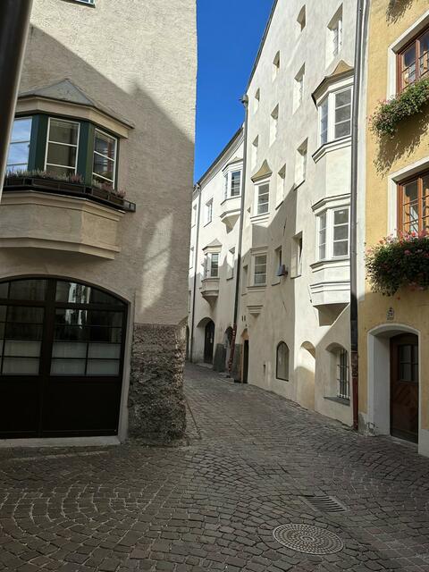 Der Anerkennungspreis geht an das Stadthaus Hall in der Schmiedgasse. | Foto: Daniel Fügenschuh