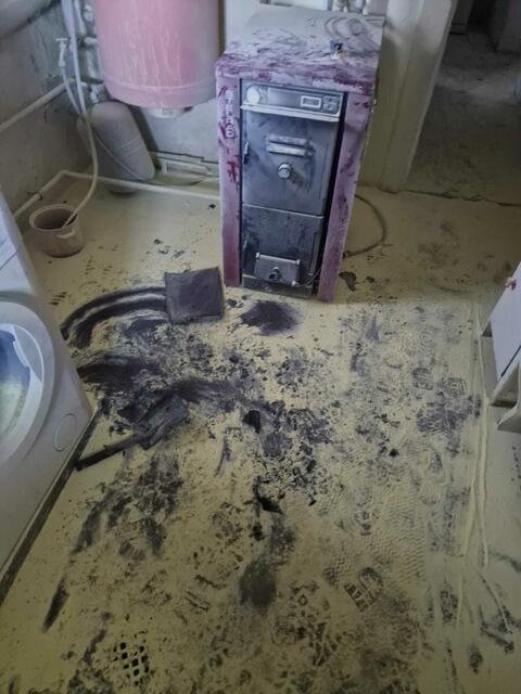 Vom Atemschutz-Trupp der Feuerwehr wurden lediglich Nachlöscharbeiten durchgeführt, die Überreste entfernt und Belüftungsmaßnahmen durchgeführt.  | Foto: Feuerwehr Schattendorf