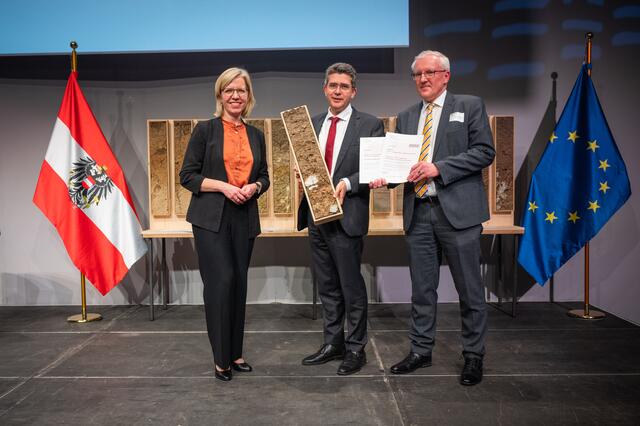 Die Stadt erhält für das Pionierprojekt eine Auszeichnung von Umweltministerin Leonore Gewessler. | Foto: BMK, Cajetan Perwei