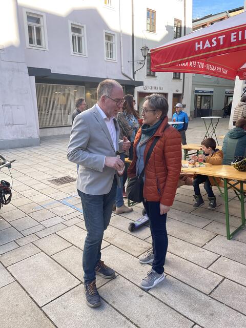 Bürgermeister Alexander Stangassinger im Gespräch. | Foto: RegionalMedien Salzburg / Redaktion Tennengau