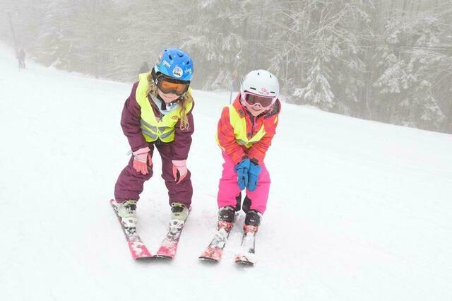 Gratis Pistenspaß für die ganze Familie gibt es am 3. März 2024 beim AK/ÖGB Niederösterreich-Wintersporttag im Schidorf Kirchbach. | Foto: Alexandra Kromus