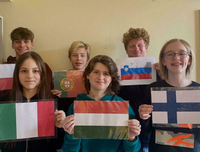 Zu Beginn des Projekts wurde die 5c-Klasse des BG/BRG Stainach grundlegend über die Geschichte der Europäische Union informiert und mit der Entwicklung von der EGKS bis hin zur EU, wie wir sie heute kennen, vertraut gemacht. | Foto: Salina Plonner