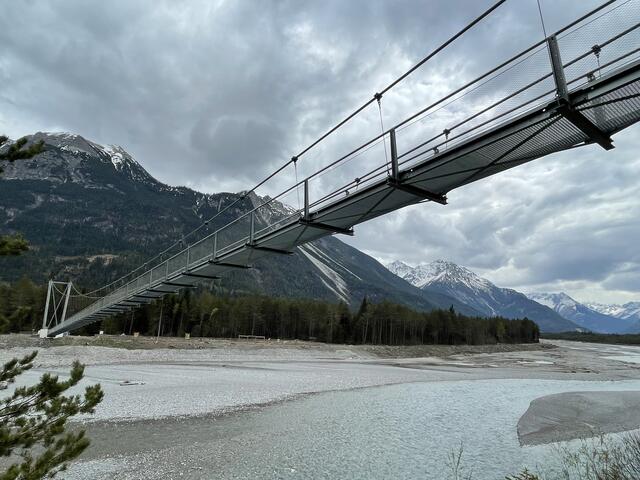 Die neue Hängebrücke in Forchach wurde im Rahmen des Life-Projektes am Lech errichtet. | Foto: Reichel