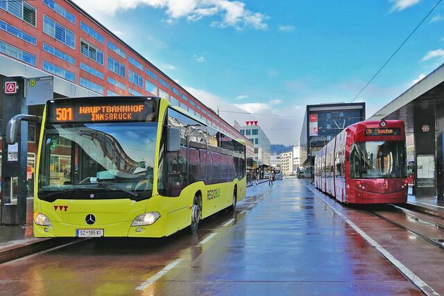 Die Bundesregierung und auch die Tiroler Landesregierung setzen alles daran, die Öffentlichen Verkehrsmittel für die Bevölkerung immer attraktiver zu machen. Dazu zählen günstige Preise und ein gut ausgebautes Öffi-Verkehrsnetz. | Foto: VVT (Symbolbild)