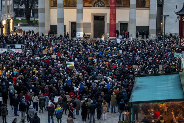 Tausende Demonstranten in der Dornbirner Innenstadt | Foto: Daniel Furxer