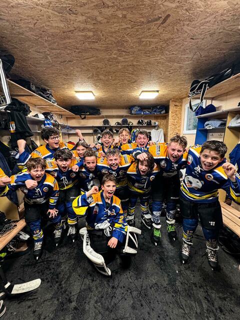 Die Freude war riesig - die jungen Hubener ziehen nach einem packenden Spiel ins Finale ein.  | Foto: UECR Huben