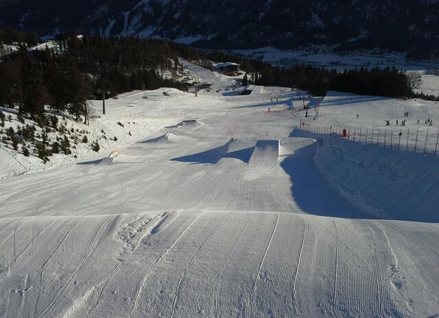 Die junge Skifahrerin zog sich bei einem Sturz nach dem Sprung über eine Freestyl-Schanze schwere Verletzungen zu und verstarb in der Klinik. | Foto: Christlum