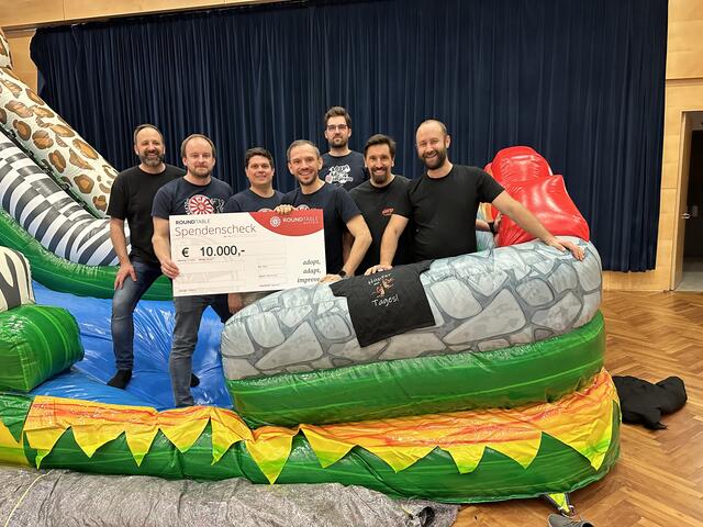 von links: Michael Baumgartner (Hüpfburgen Lavanttal), Franz Zarfl (RT 38), Bernd Steinlechner (RT 38), Johannes Reimansteiner (Präsident RT38), Alexander Gönitzer (Vizepräsident RT 38), Christian Vallant (Hüpfburgen Lavanttal), Andreas Gutsche (RT 38) | Foto: Round Table 38 Wolfsberg