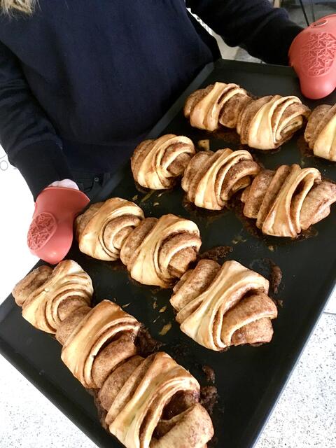 Den Ursprung haben die Franzbrötchen in Hamburg – Ihre unverkennbare Form sieht raffiniert aus und macht sie auch im "Friedlieb und Töchter" zu etwas ganz Besonderem.  | Foto: Elke Schmedler