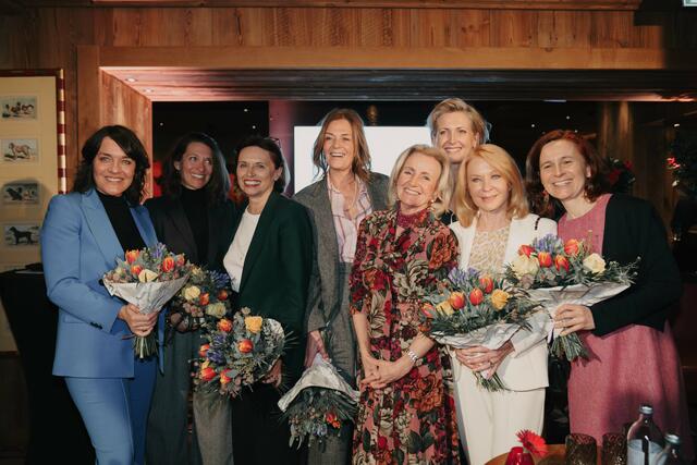 Von links: Eva Pölzl, Julia Moretti, Susanne Kraus-Winkler, Man Muellerschoen, Elisabeth Gürtler, Martina Hohenlohe, Gerda Rogers, Birgit Ruby. | Foto: Alpin Resort Sacher