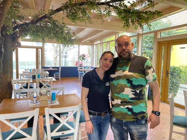 Seit Dezember verwöhnen die Inhaber Diana Ntatianidou und Nikolaos Raptotasios in Simmering die Gäste.  | Foto: Kriechbaum/RMW