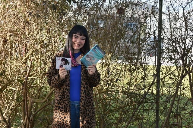 Sängerin Anja Thaler aus Kufstein war Finalistin beim FM4-Protestsongcontest und hat neben ihrem Debütalbum kürzlich auch ein Märchenbuch veröffentlicht.  | Foto: Barbara Fluckinger
