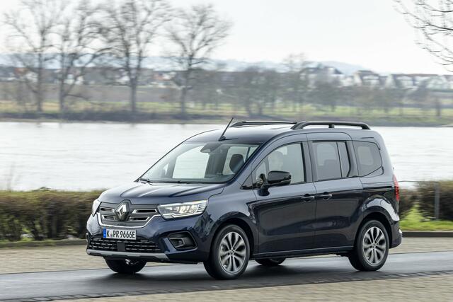 Vielseitig, praktisch und nun mit Elektroantrieb: Der Renault Kangoo E-Tech Electric schafft auch bis zu 1.500 kg Anhängelast.  | Foto: Renault