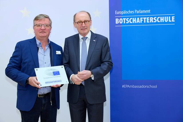Johann Wintersteiger (l.) und Othmar Karas, die polytechnische Schule als Botschafterschule des europäischen Parlaments. | Foto: APA-Fotoservice/Schedl