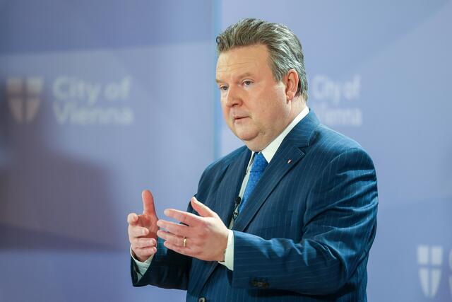 Wien Bürgermeister Michael Ludwig (SPÖ) trägt die harten Maßnamen mit Lockdown und Impfpflicht mit. | Foto: Michael Indra / SEPA.Media / picturedesk.com