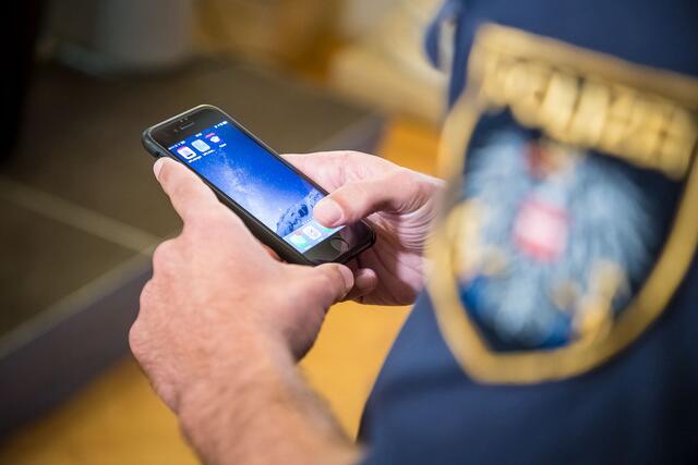 Vor Anrufen von falschen Polizisten warnt die Exekutive im Großraum von Linz. | Foto: BMI/Gerd Pachauer