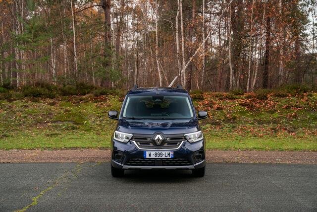 Um die Reichweite des Renault Kangoo E-Tech Electric zu optimieren, kann der Fahrer zwischen drei regenerativen Bremsmodi wählen: Sailing beim Fahren auf Autobahn und Schnellstraße, Drive als standardmäßig regenerativer Modus und Brake als maximal regenerativer Modus bei Stau und in den Bergen. | Foto: Renault