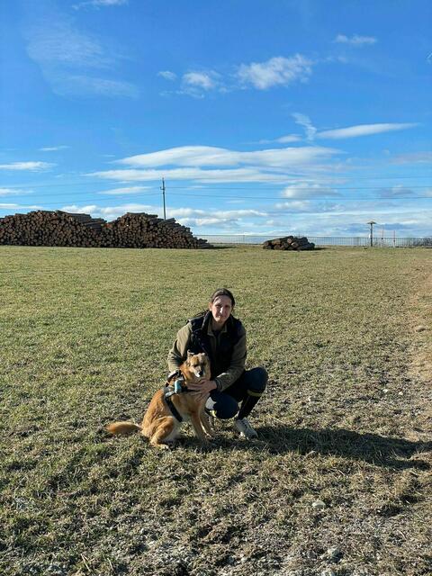 Ulla Nemetz und ihre "Artemis" beim Spaziergang.