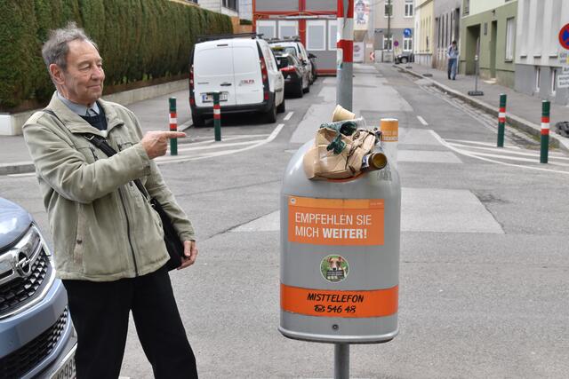 "Dieser Mistkübel ist sicher schon mehrere Tage nicht geleert worden, so Erich Harasyn. | Foto: Pufler