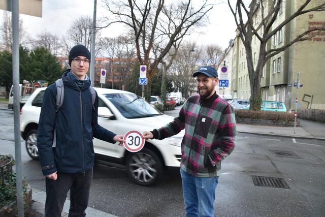 Gabor Janzer und Valentin Ruhry wollen mit ihrem Team die Autos in der Niederhofstraße und dem Markt einbremsen. | Foto: Pufler