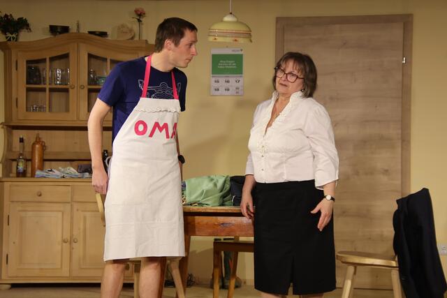 Christian Spieler mit "Staubsaugervertreterin" Eva Haberl.