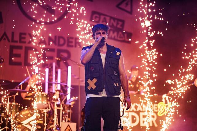 Alexander Eder spielt mit seiner Band im Mai auf der Rosshütte. | Foto: Martin Moser