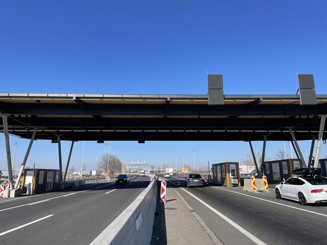 Die Grenze in Nickelsdorf gilt als internationaler Verkehrsknotenpunkt (Symbolbild). | Foto: Kathrin Santha