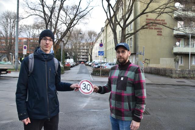 Tempo 30 fordern Gabor Janzer (l) und Valentin Ruhry. | Foto: Pufler