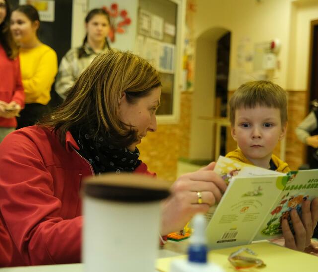 Caritasdirektorin Nora Tödtling-Musenbichler konnte sich bei einer Reise zu Partnerprojekten in der Ukraine im Februar selbst ein Bild der Lage machen. | Foto: Seifert/Caritas