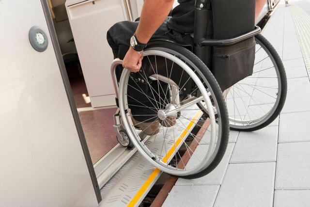 (Physische) Barrieren gibt es leider noch all zu viele in unserer Gesellschaft. | Foto: Canva