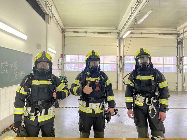 14 Trupps zu je drei Mann legten in Münzkirchen die Atemschutz-Leistungsprüfung ab. | Foto: BFKDO Schärding