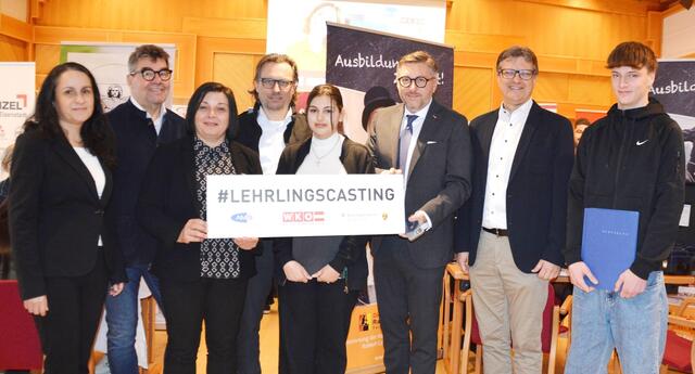 Sabine Lehner (Leiterin der Abteilung Bildung und Lehre in der WK Burgenland), Werner Rauchbauer (von der Landesgeschäftsstelle AMS), Christine Fischl (Regionalstellenleiterin AMS Eisenstadt), KommR Franz Nechansky (WK-Regionalstellenobmann), Schülerin Shayenne Vasic, Harald Schermann (Wirtschaftskammerdirektor), Ronald Popovits (Direktor Polytechnische Schule Eisenstadt) und Schüler Raffael Gornik (v. l.).  | Foto: Sandra Koeune