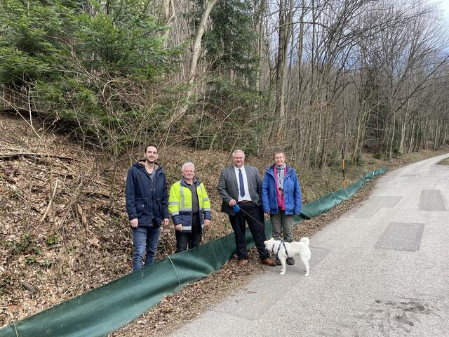Amtsleiter-Stellvertreter Florian Geissler, Bauhofleiter Kurt Dornstauder, Bürgermeister Michael Göschelbauer, Birgit Reuter. (v.l.) | Foto: Marktgemeinde Altlengbach